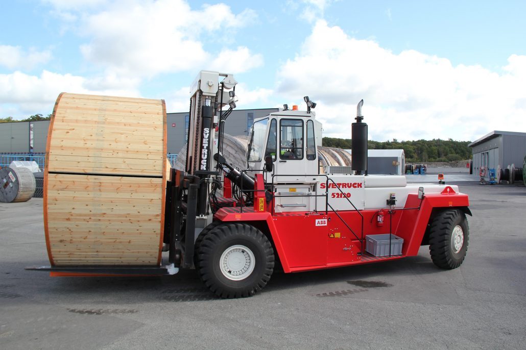 Svetruck stórlyftari með timburfarm